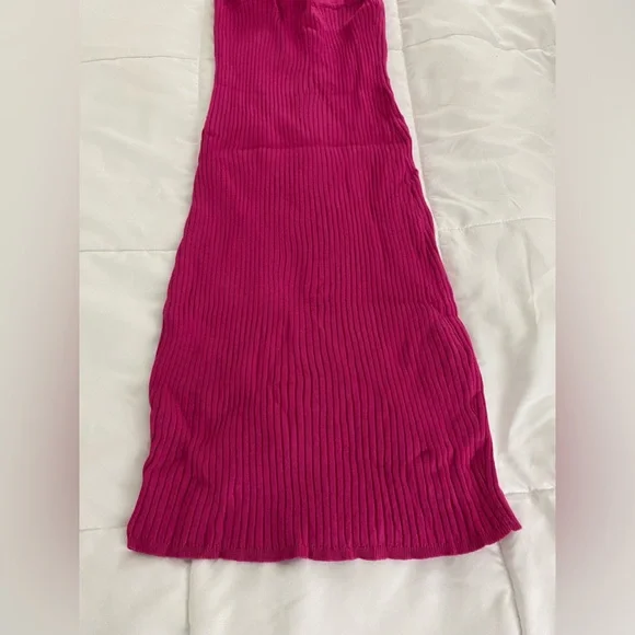 Catey Dress in Fuchsia
superdown - Picture 2 of 7